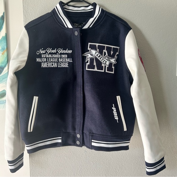 Pro Standard Women's New York Yankees Navy Pennant Varsity Jacket - Picture 1 of 9